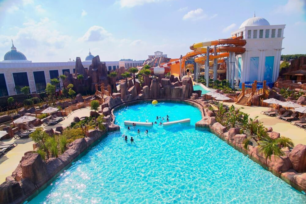 THE LAND OF LEGENDS KINGDOM HOTEL (BB)