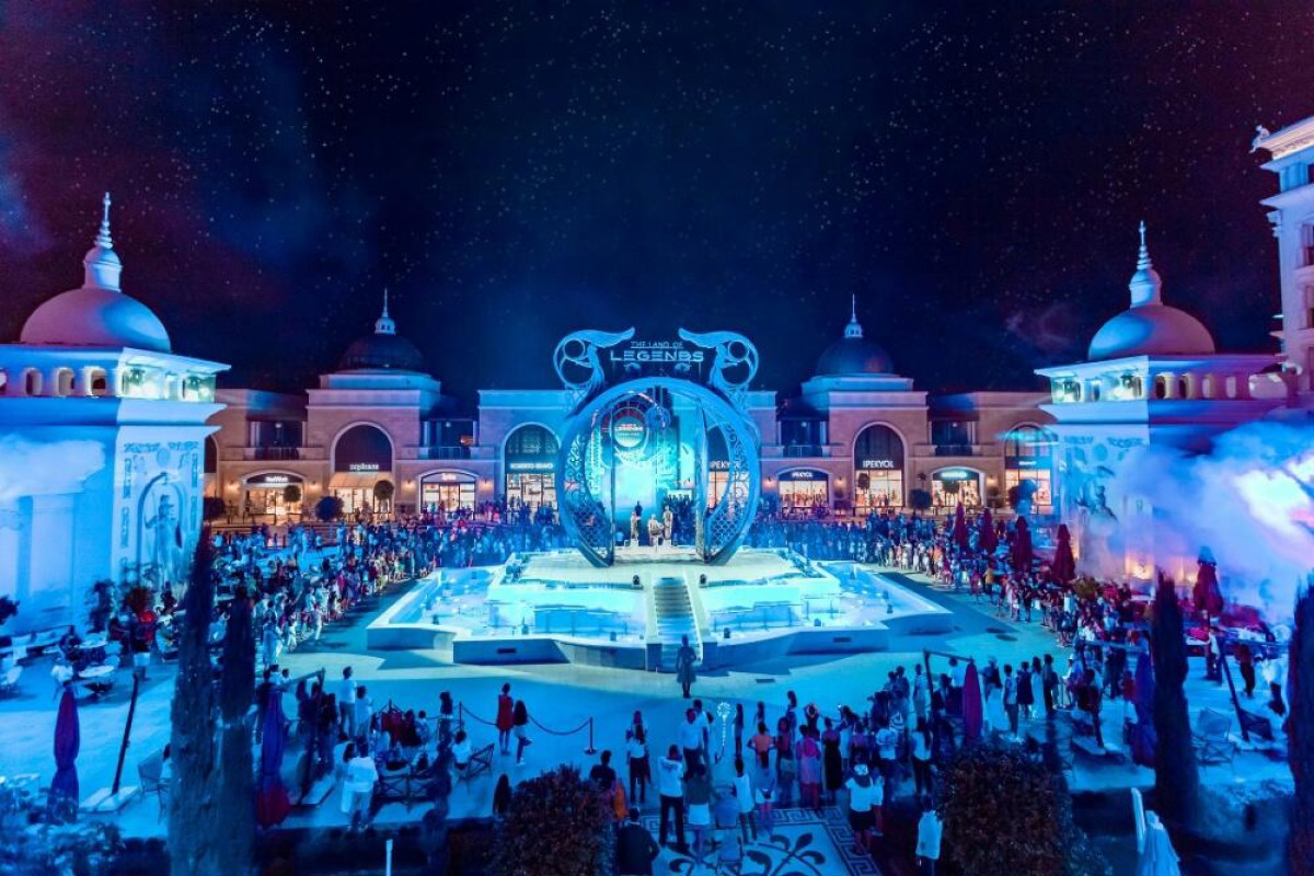 THE LAND OF LEGENDS KINGDOM HOTEL (BB)
