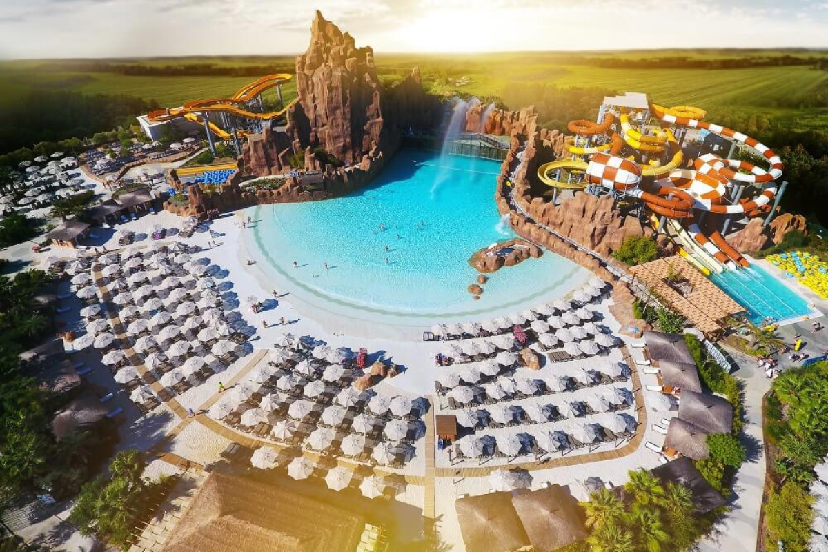 THE LAND OF LEGENDS KINGDOM HOTEL (BB)
