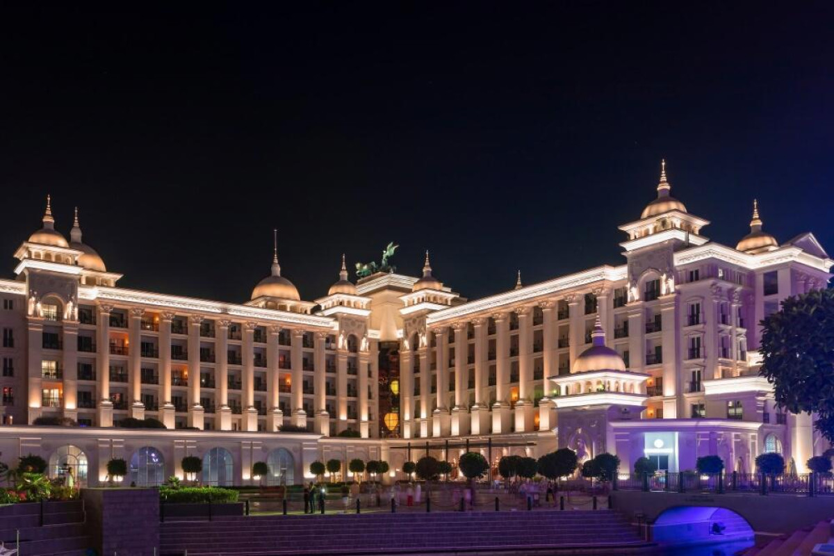 THE LAND OF LEGENDS KINGDOM HOTEL (BB)