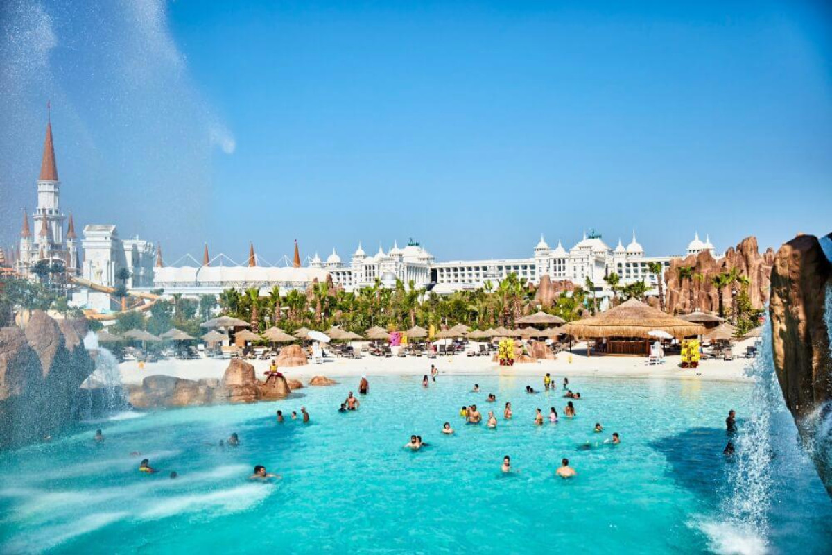 THE LAND OF LEGENDS KINGDOM HOTEL (BB)
