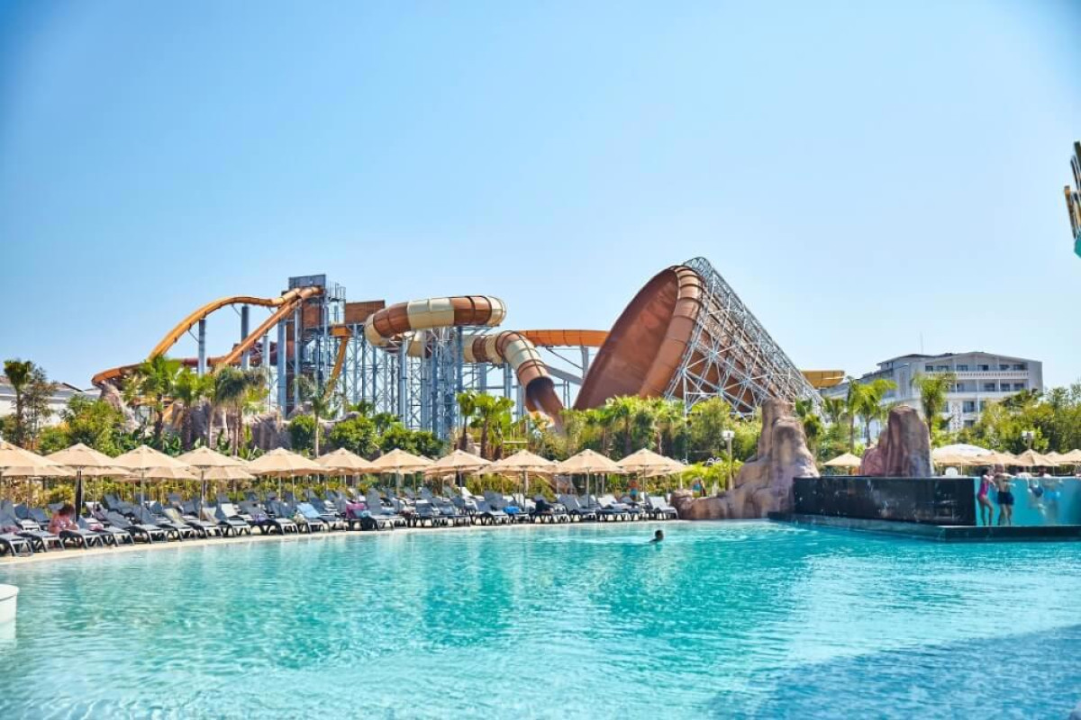 THE LAND OF LEGENDS KINGDOM HOTEL (BB)