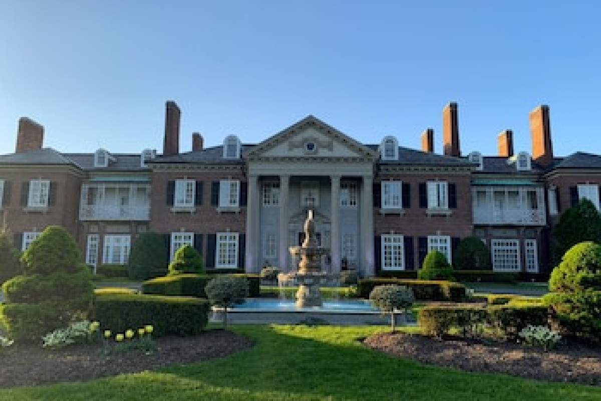 THE MANSION AT GLEN COVE