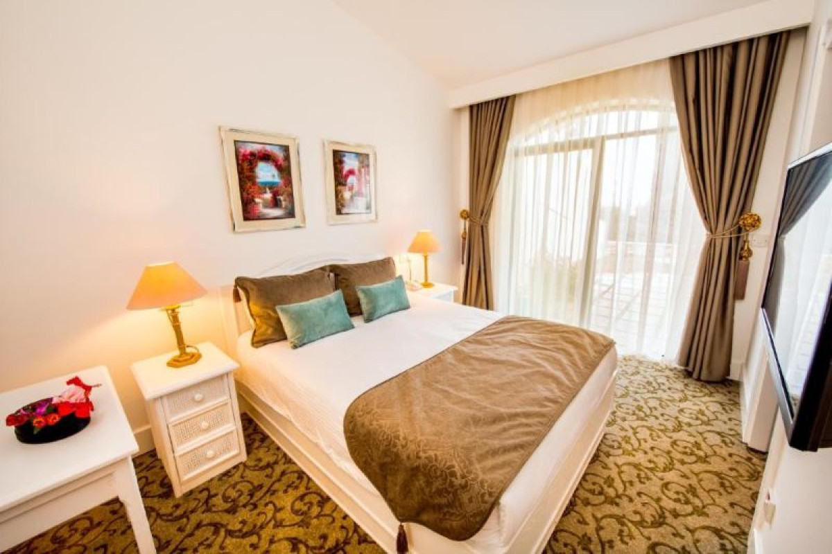 THE OLIVE TREE HOTEL