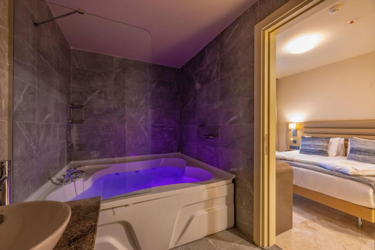 The Peak Hotel