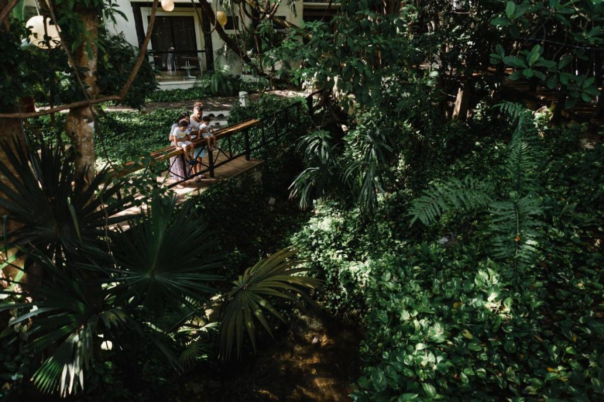 The Reef Playacar