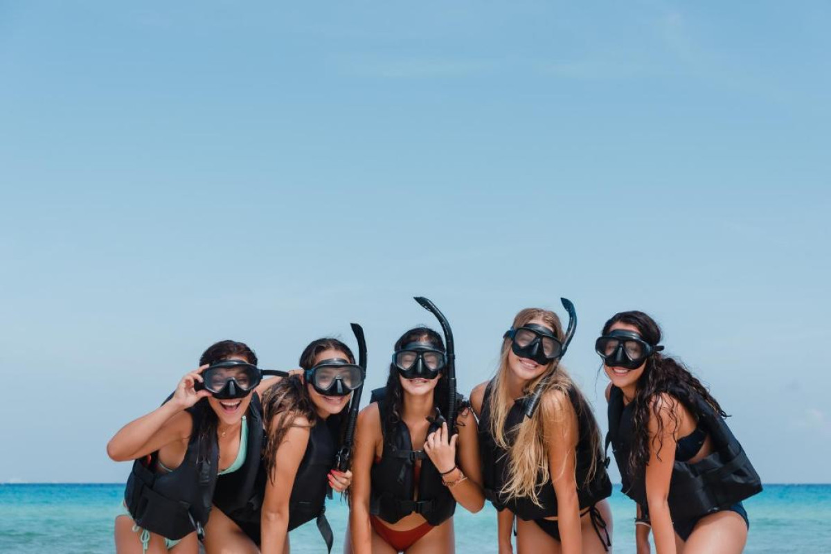 The Reef Playacar