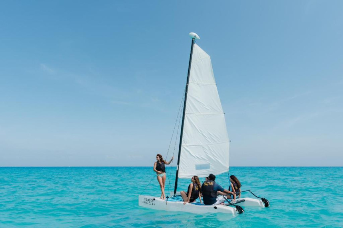 The Reef Playacar