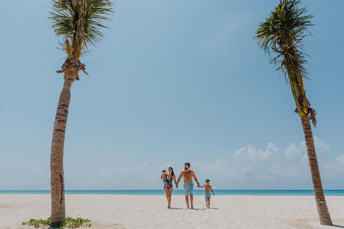 The Reef Playacar