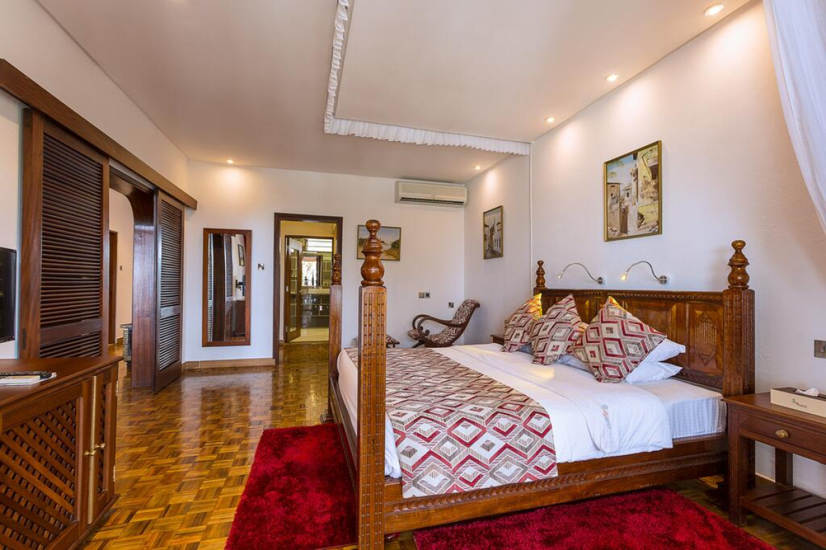 THE TRAVELLERS BEACH HOTEL