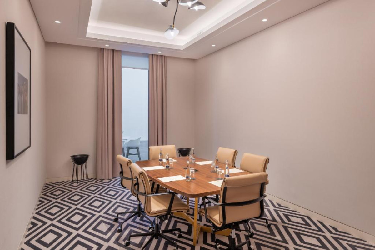 THE WB ABU DHABI, CURIO COLLECTION BY HILTON