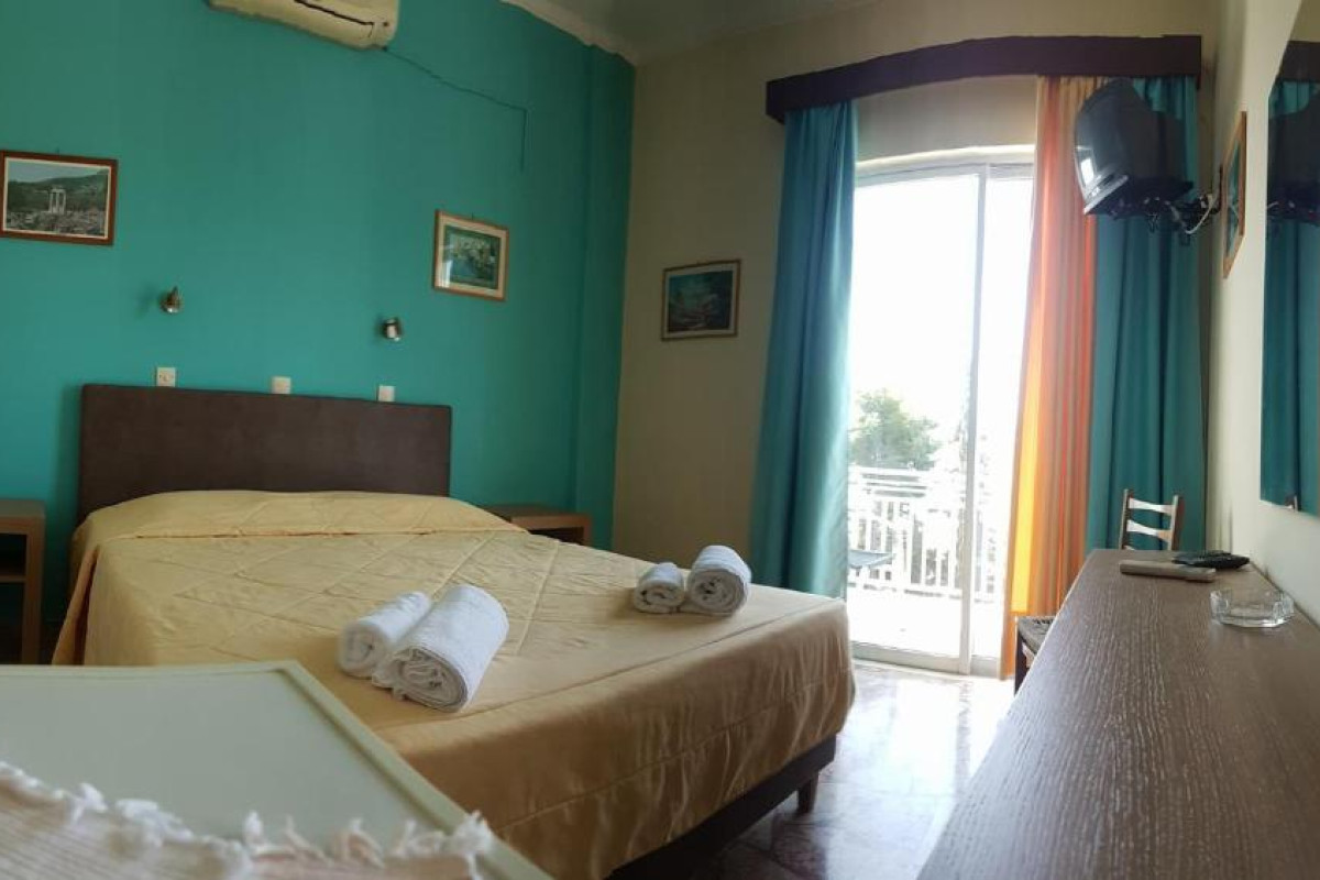 Tolon Beach Hotel (Tolo)