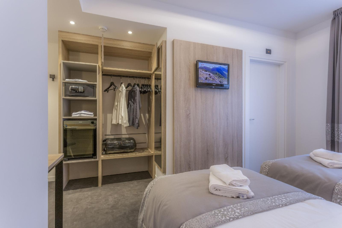 Tourist Hotel