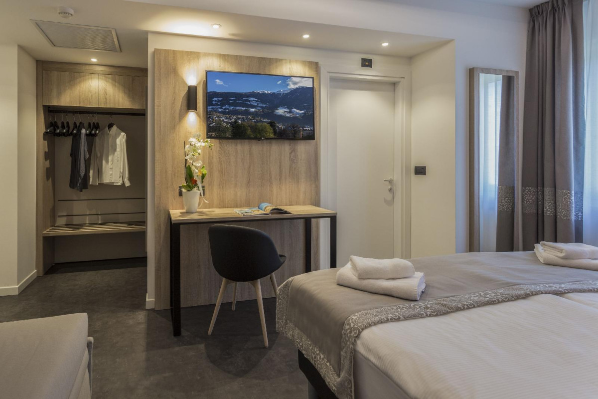 Tourist Hotel