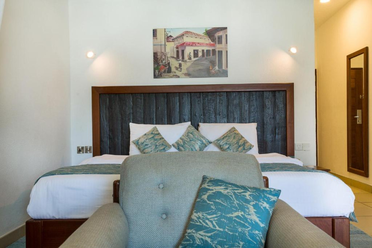 Travellers Beach Hotel