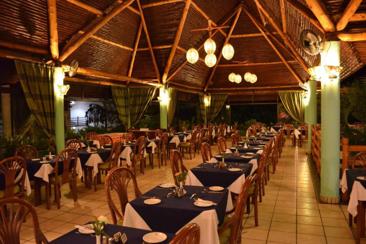 Travellers Beach Hotel