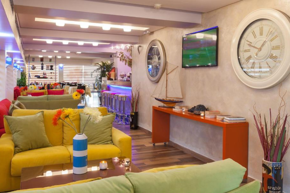 Tropical Hotel