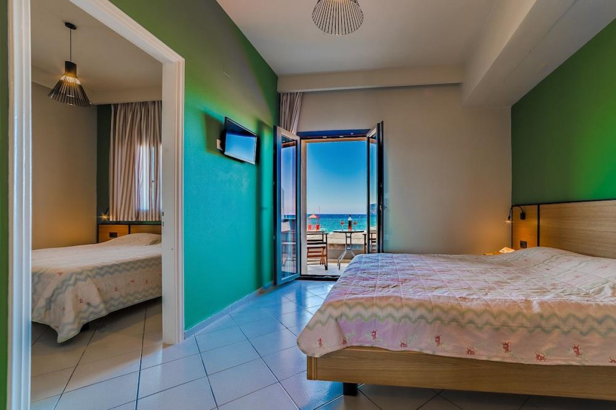Tropical Hotel B