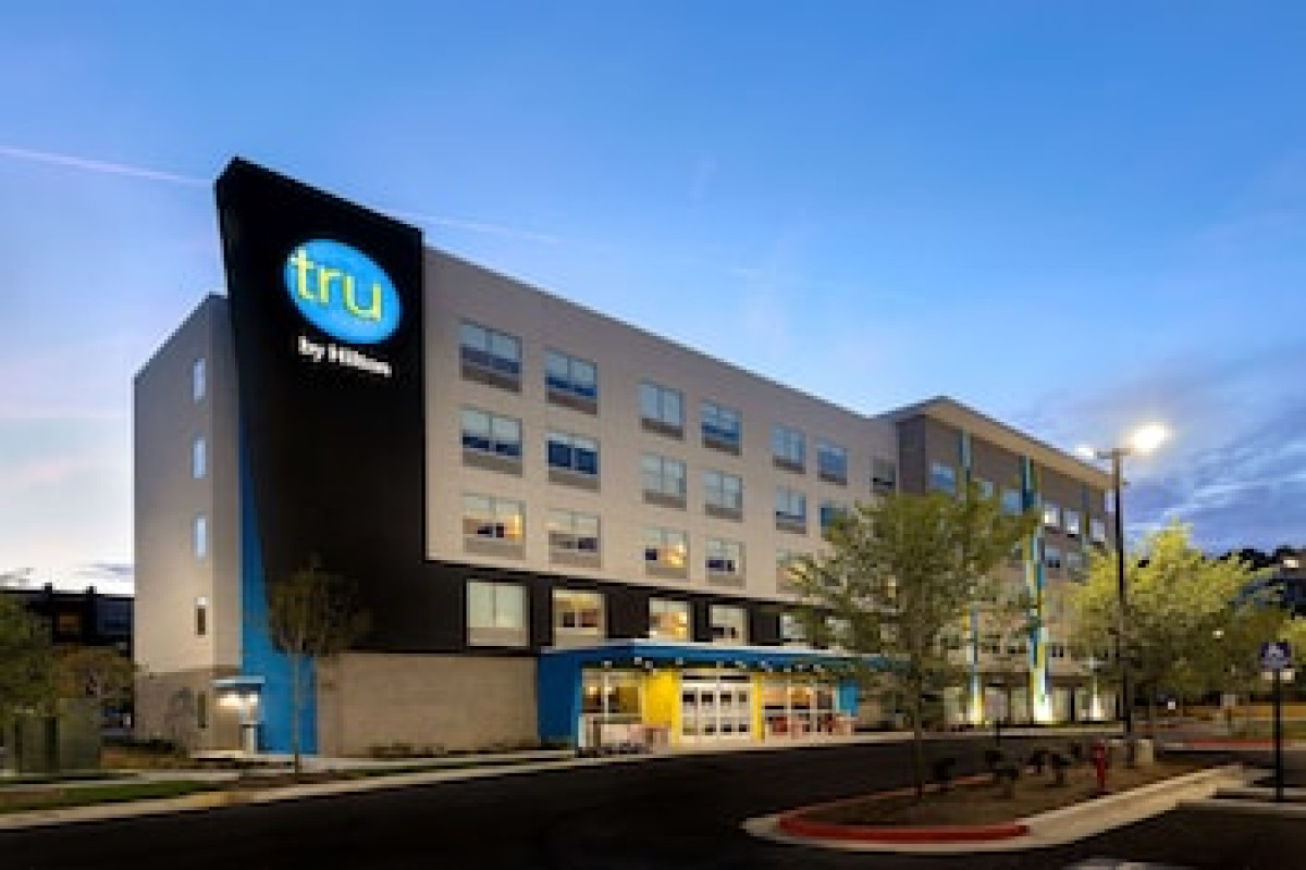 TRU BY HILTON ATLANTA GALLERIA BALLPARK