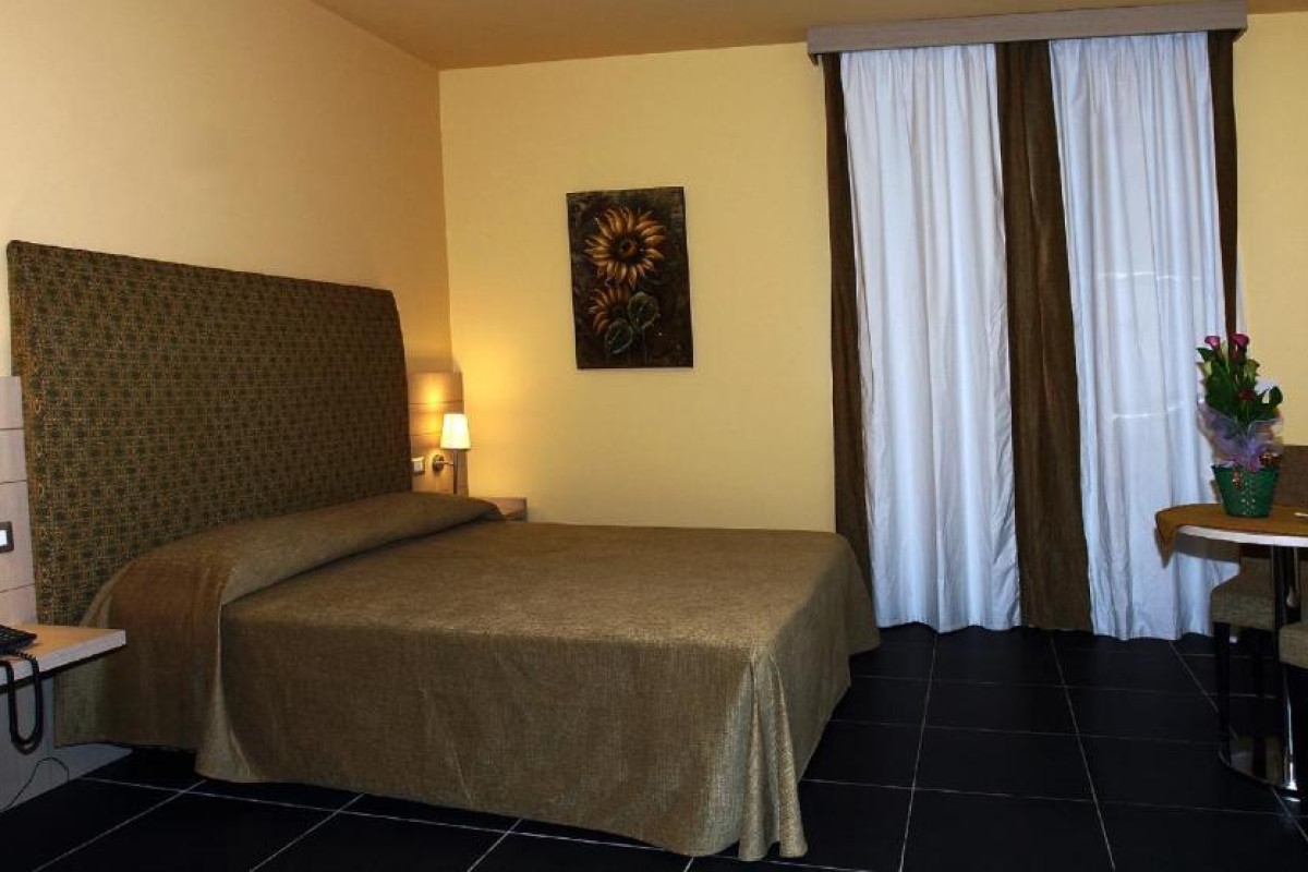 Tus Hotel & Residence