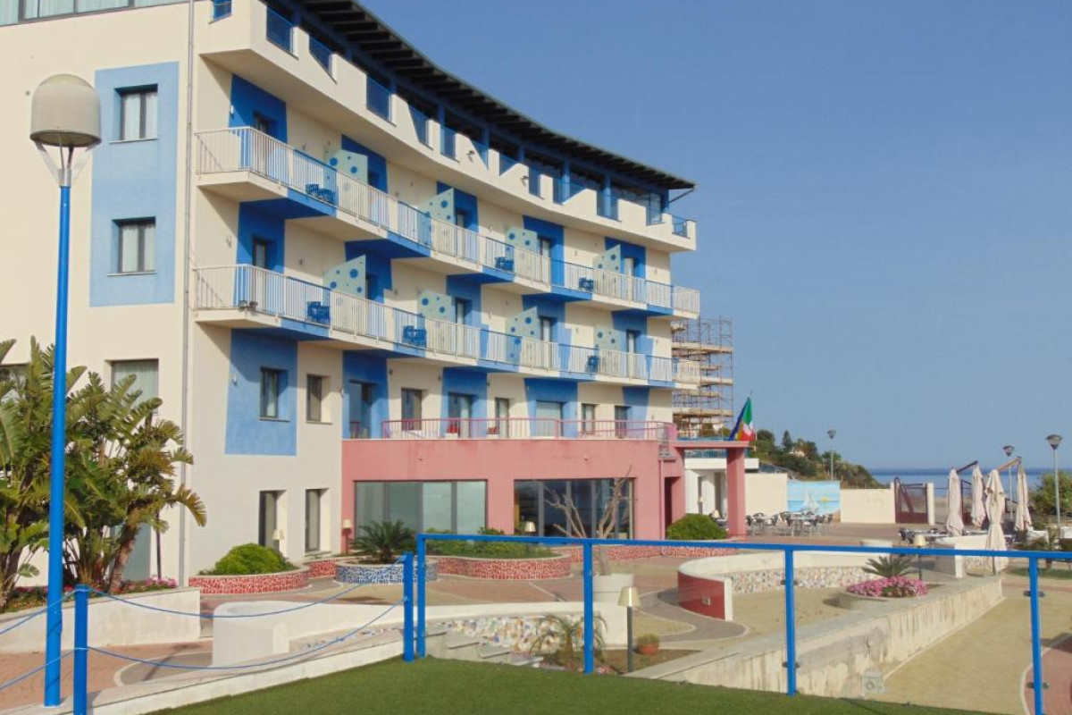 Tus Hotel & Residence