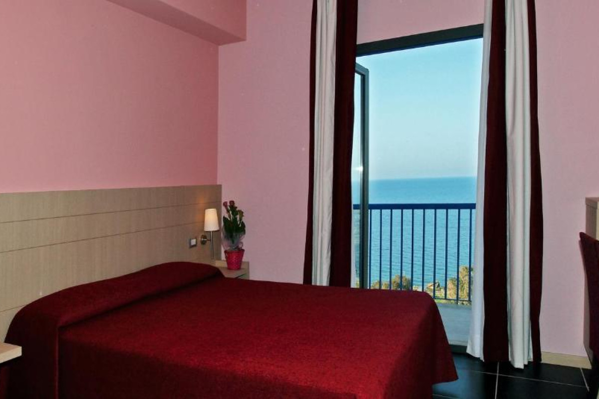 Tus Hotel & Residence