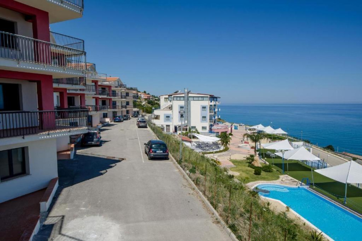 Tus Hotel & Residence