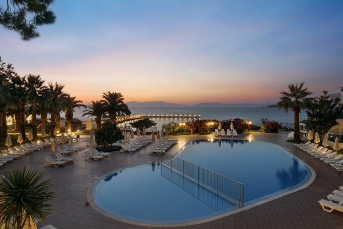 LE BLEU HOTEL AND RESORT