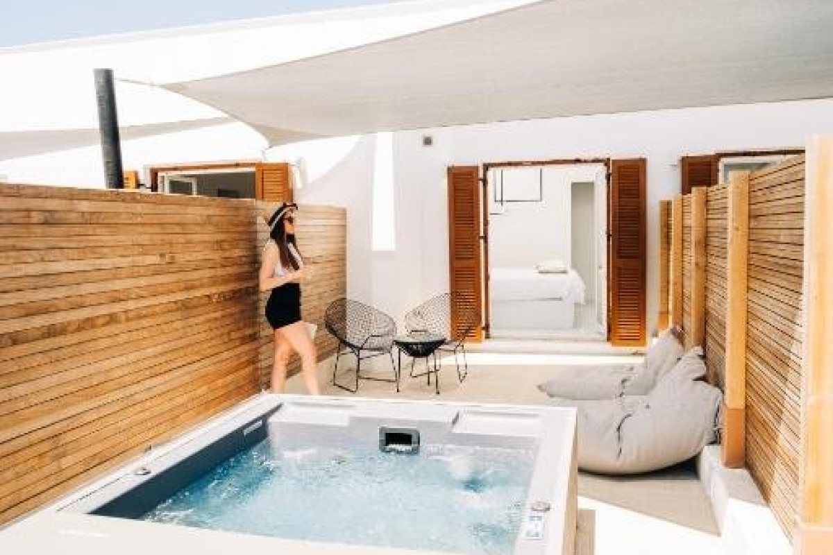 Mesanto Luxury Suites (Megalochori Santorini)