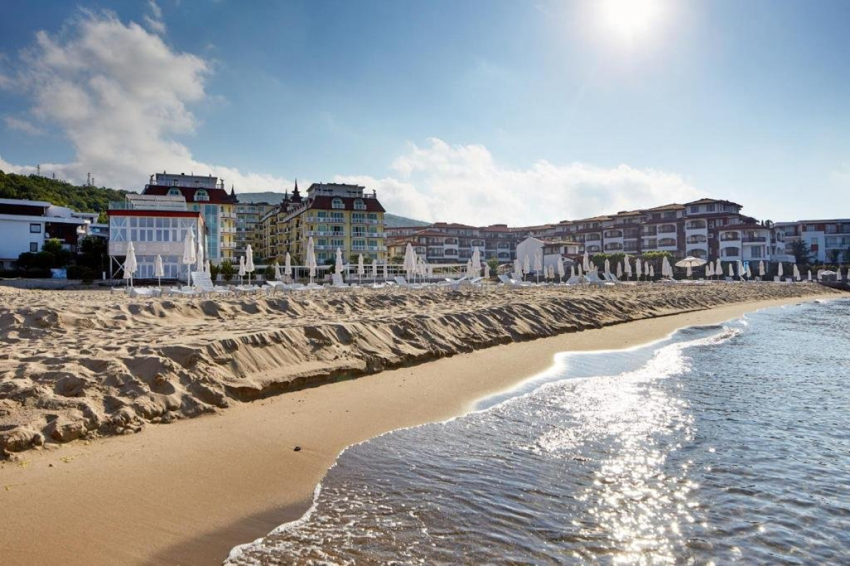 Amore Beach