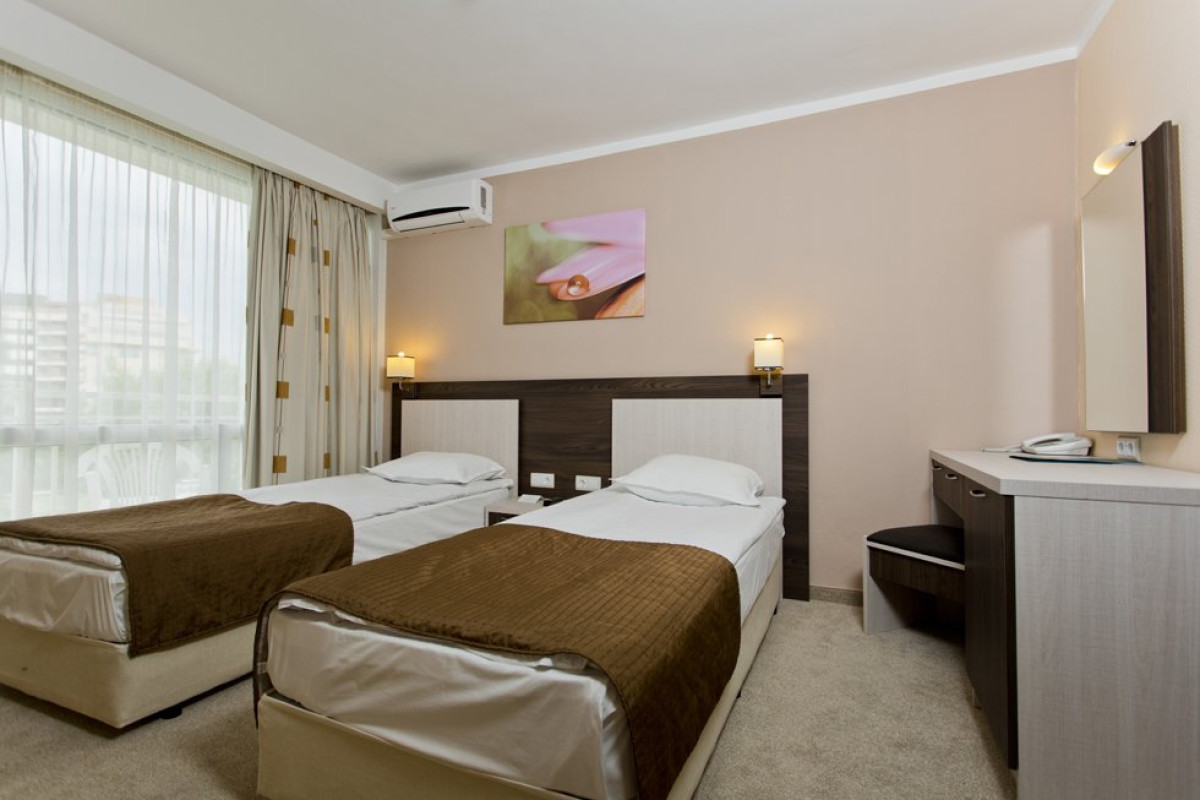 DIT EVRIKA BEACH CLUB