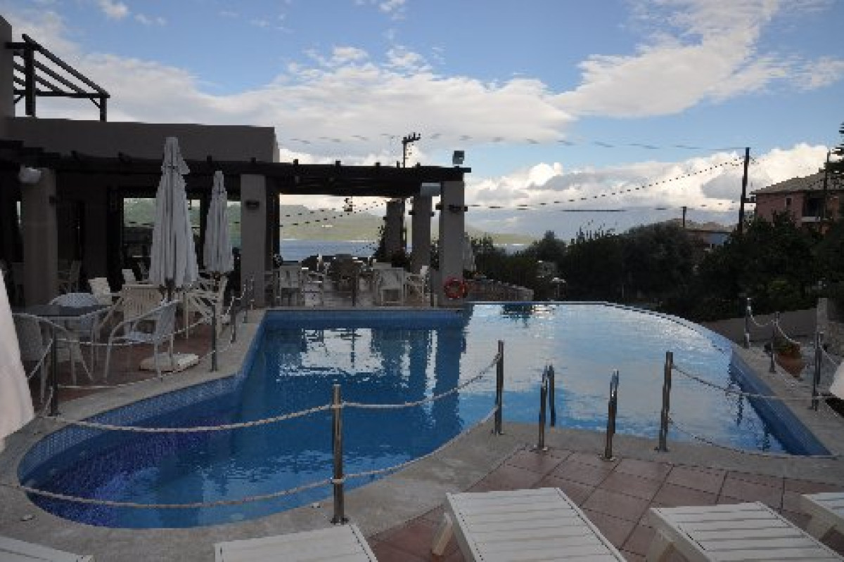 Tesoro Hotel (Nikiana) (F)