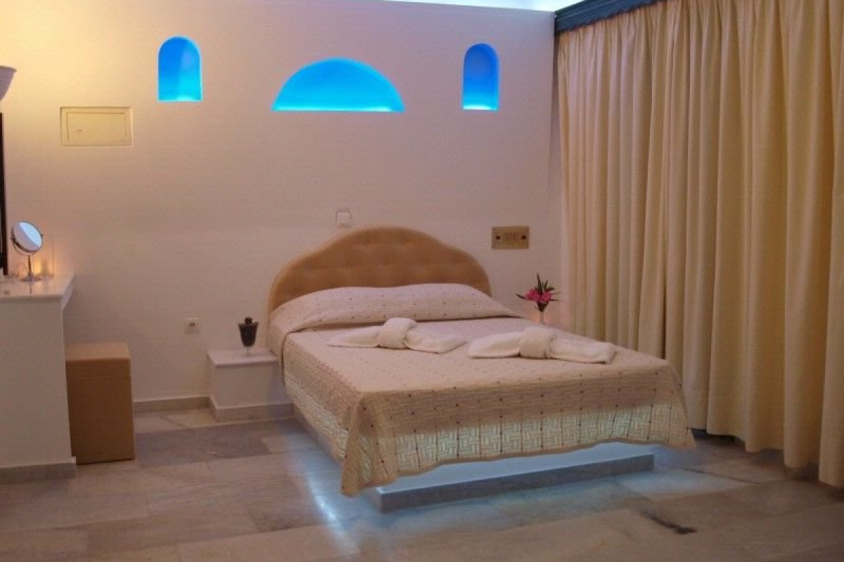Drossos Hotel (Perissa - Santorini)