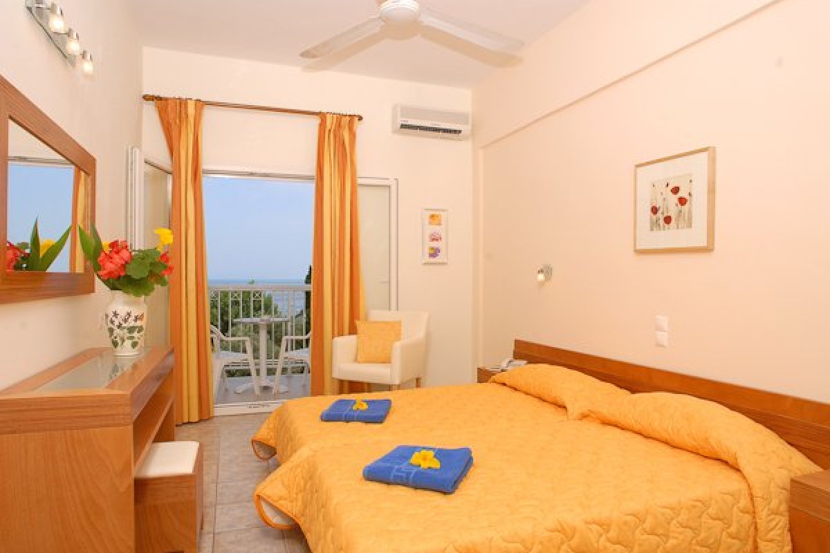 Ipsos Beach Hotel (C)