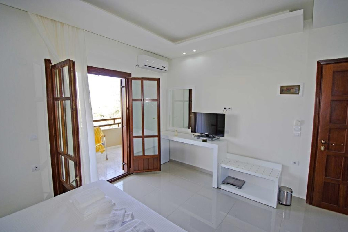 Macedon Hotel (Limenas)