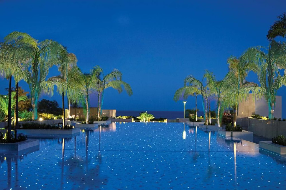 FOUR SEASONS HOTEL