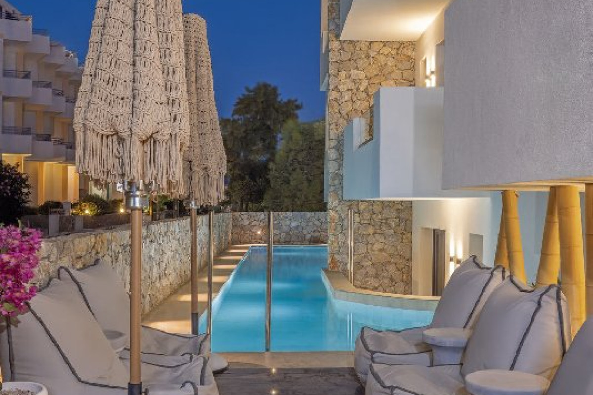 Cabana White Boutique Hotel and Suites