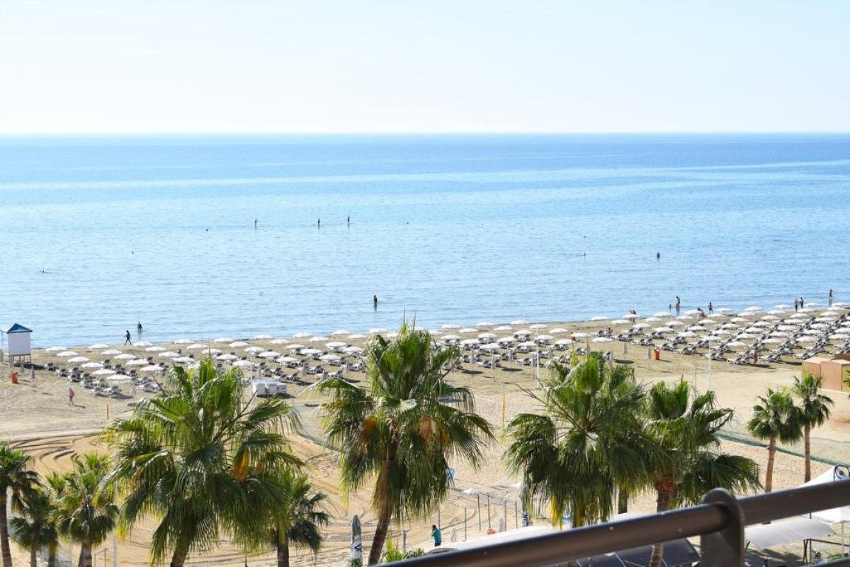 SUN HALL BEACH HOTEL APARTMENTS (Larnaca City)