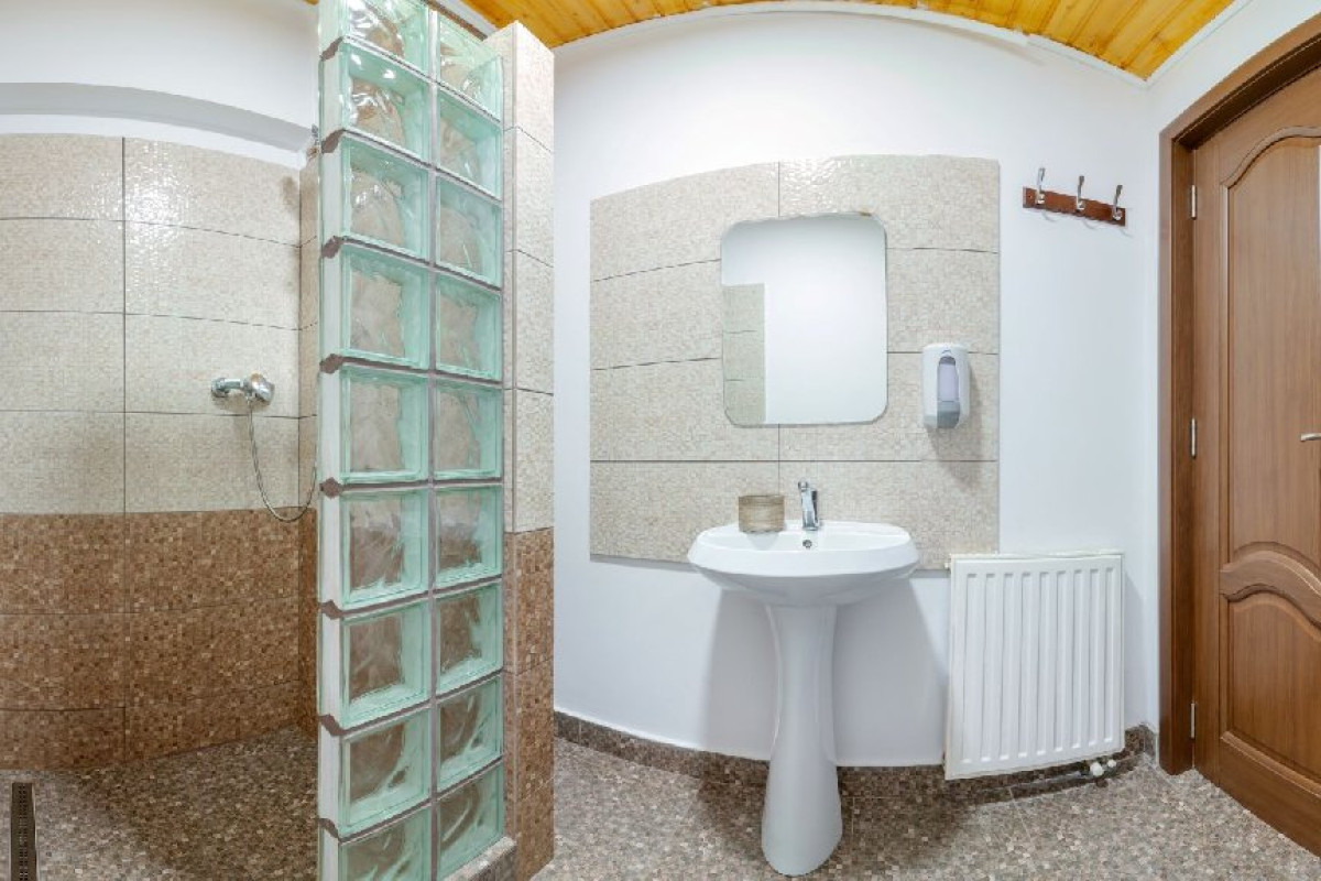 . Hotel Craiul Crailor