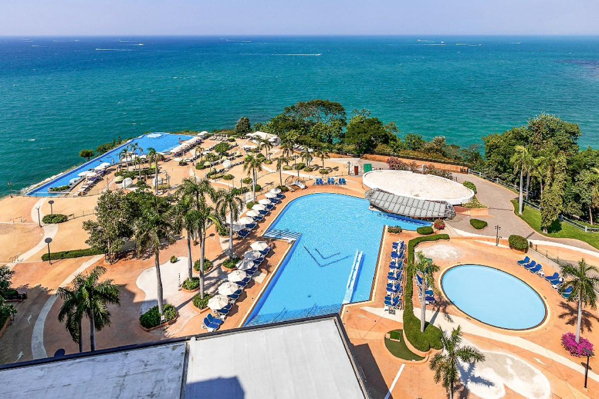 ROYAL CLIFF BEACH HOTEL