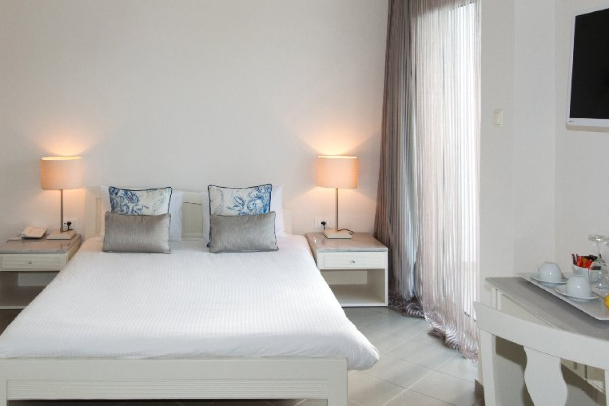 Knossos Beach Bungalows and Suites