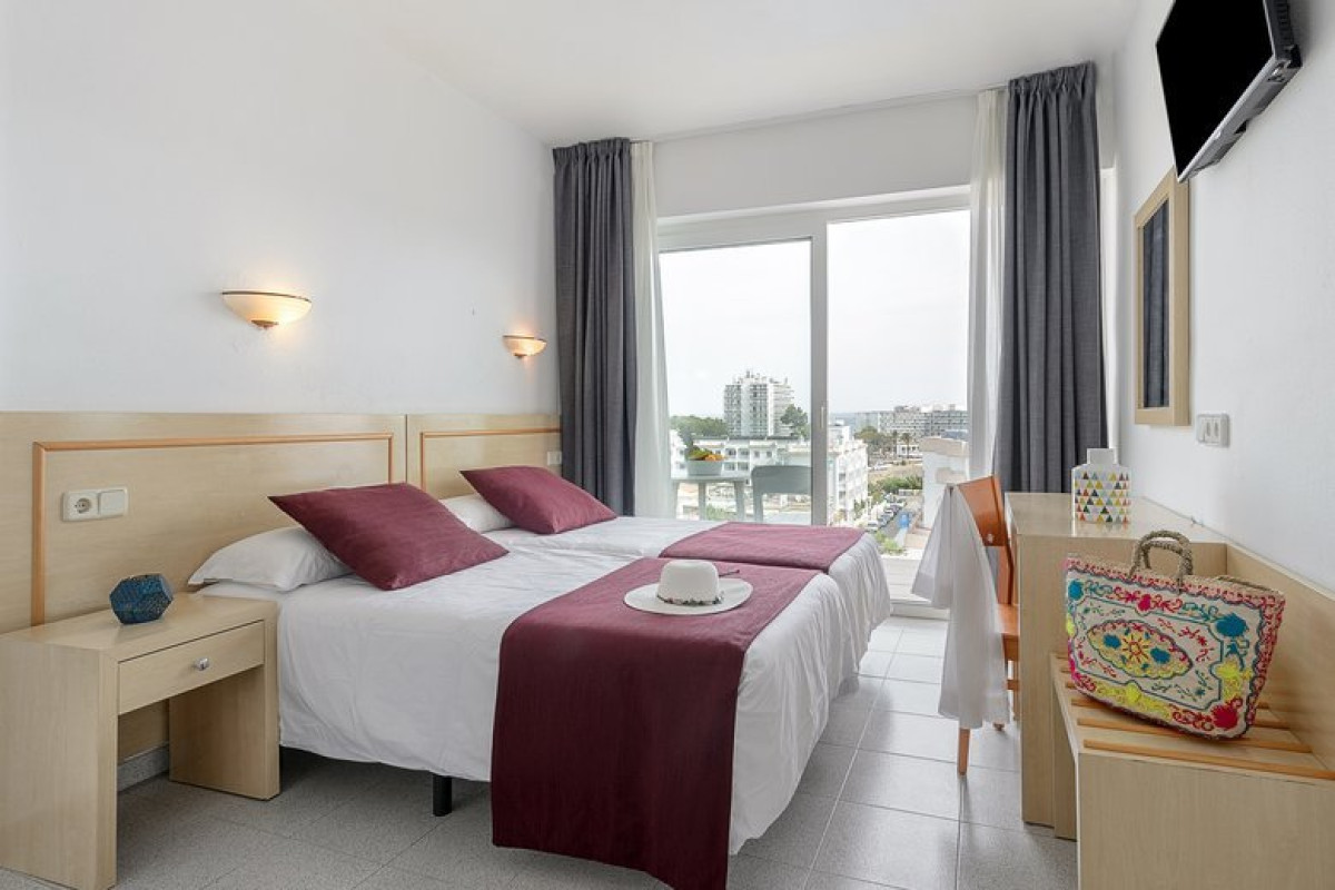 VIBRA RIVIERA HOTEL