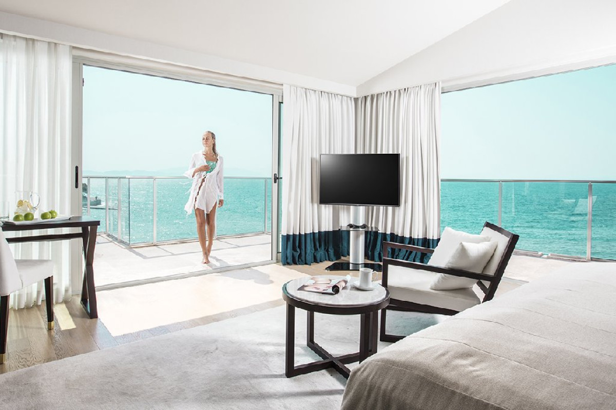 CHARISMA DELUXE HOTEL