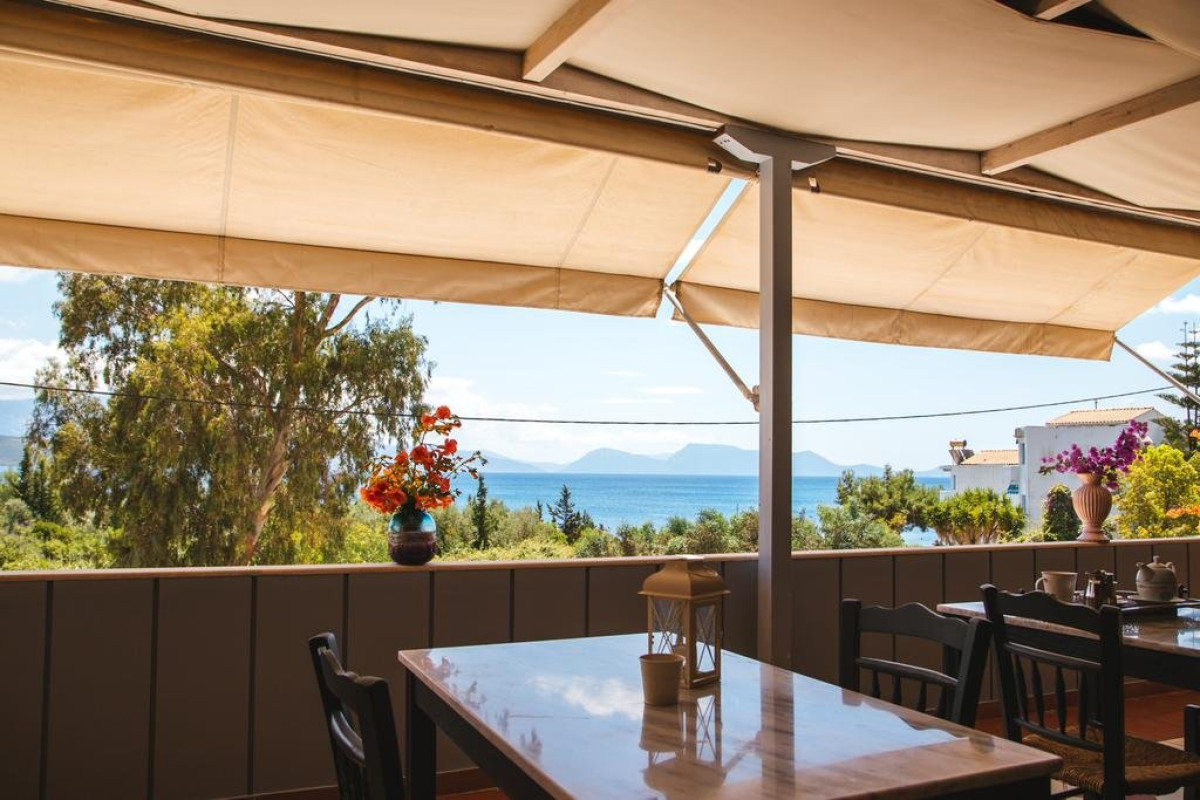 Ionio Hotel (Nikiana - Nidri Area)