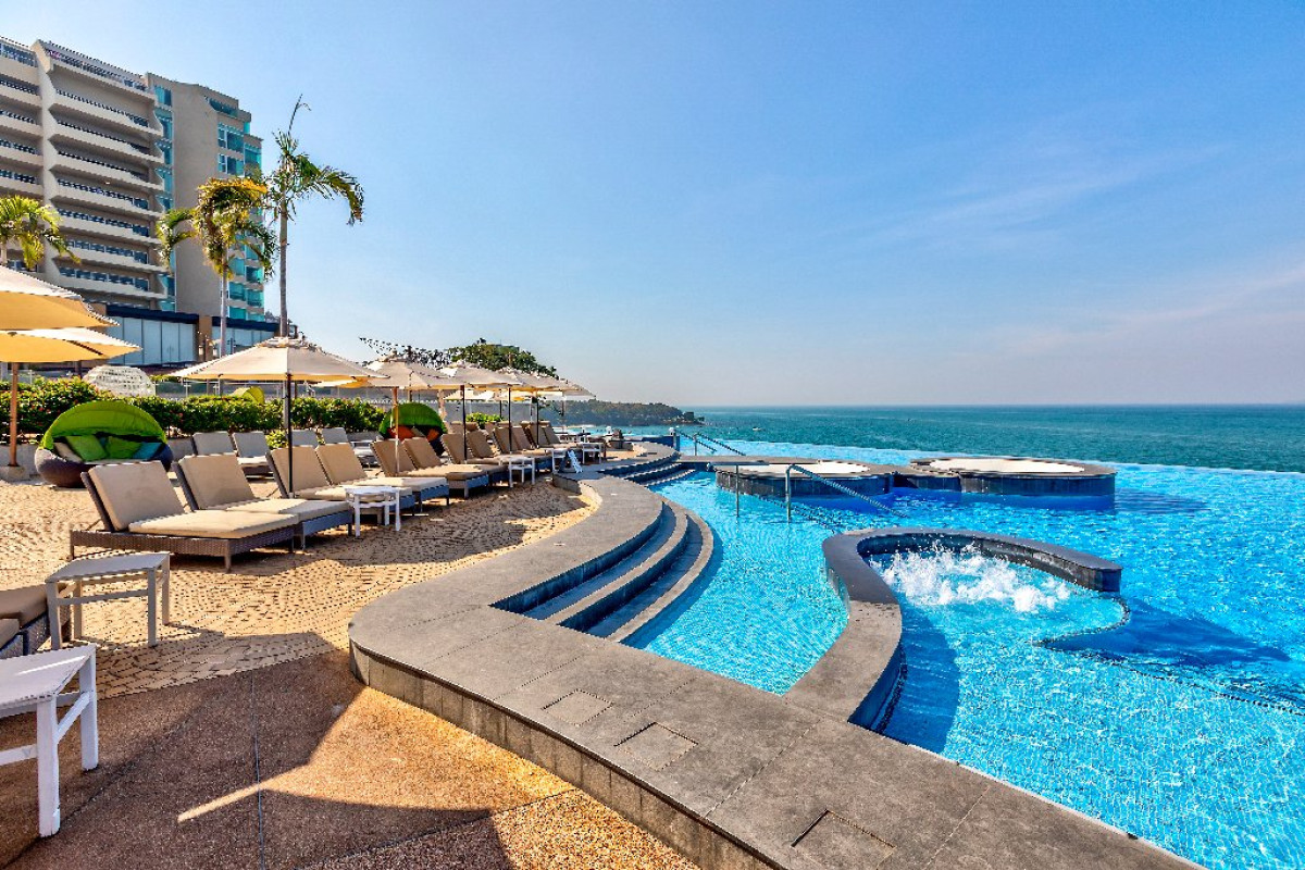 ROYAL CLIFF BEACH HOTEL