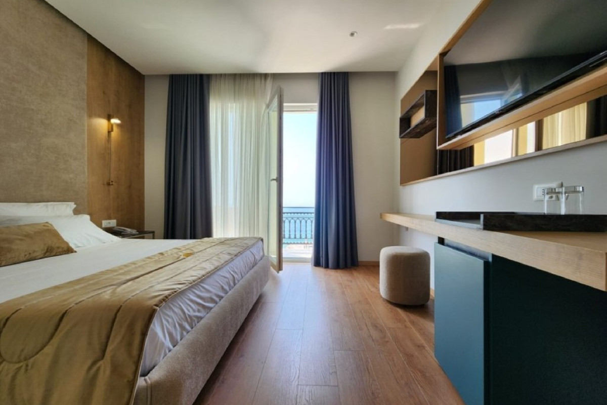 Gold Hotel (Vlore)