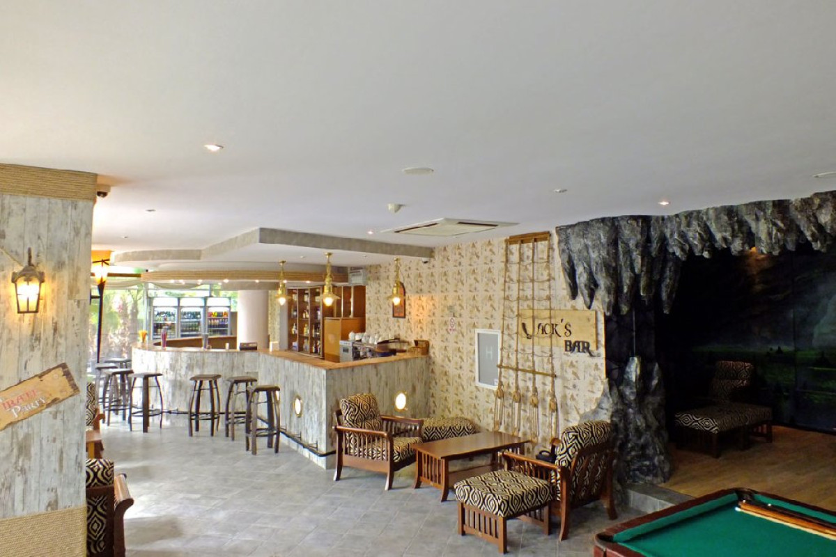 HOTEL PIRATES RESORT.