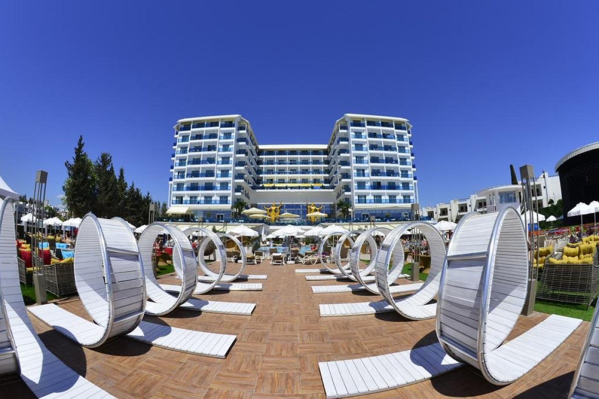 AZURA DELUXE RESORT AND SPA
