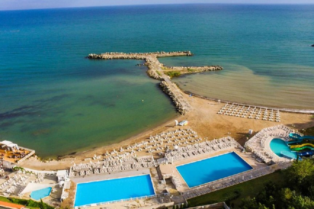 WHITE LAGOON