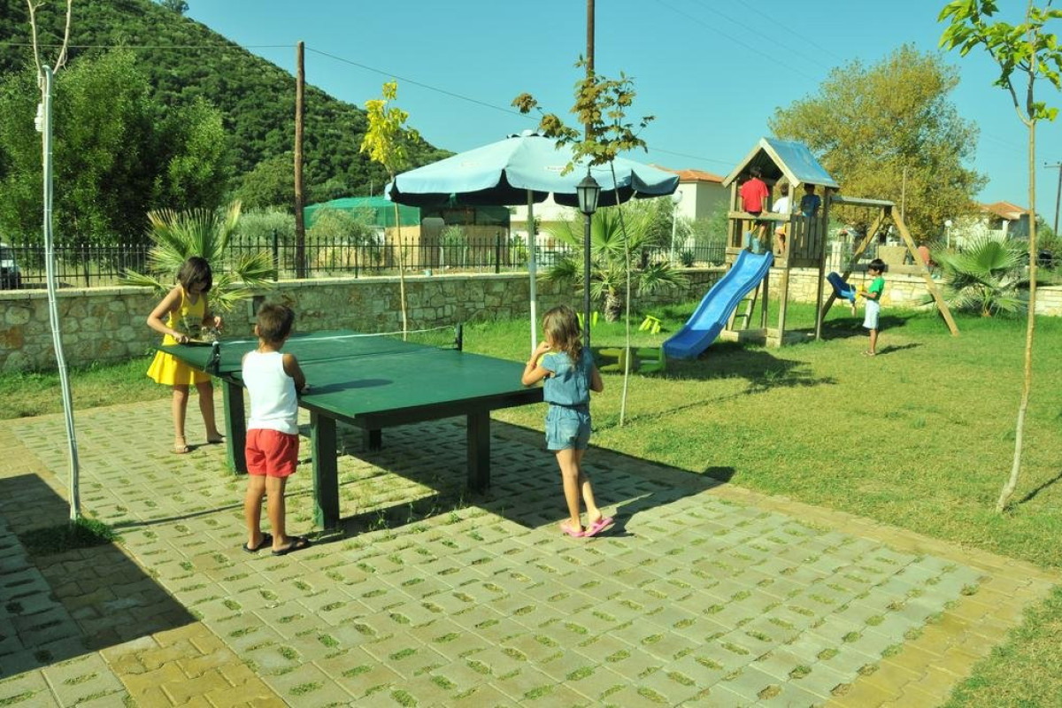 Perdika Resort (Karavostasi)